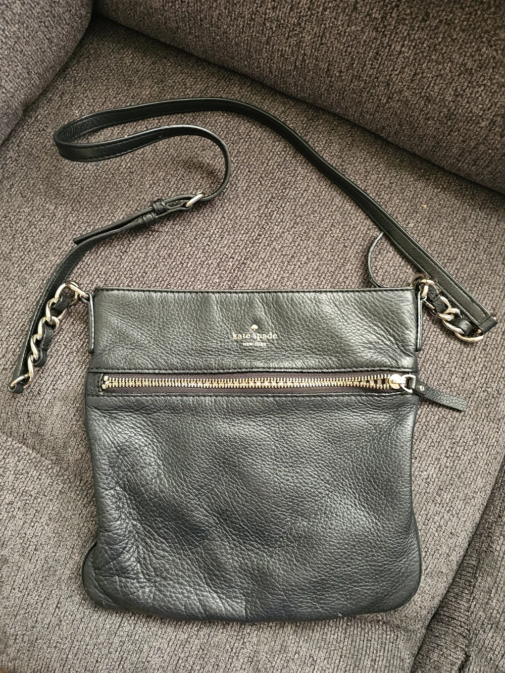 Vintage Kate spade Black Pebbled Leather Crossbody with Chain-Strap Detail